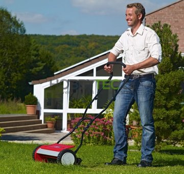 Lawn mowers using spindle