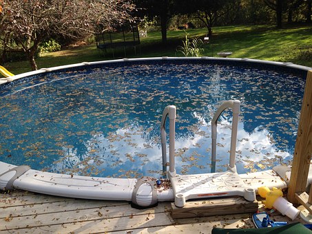 Cleaning the garden pool