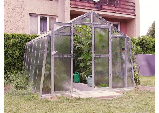 Greenhouses made of glass or polycarbonate?