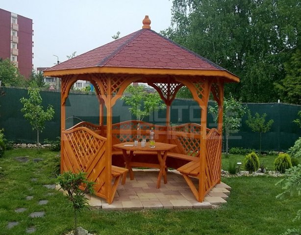 Construction of a wooden gazebo