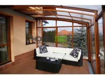 The difference between aluminum pergola and conservatory